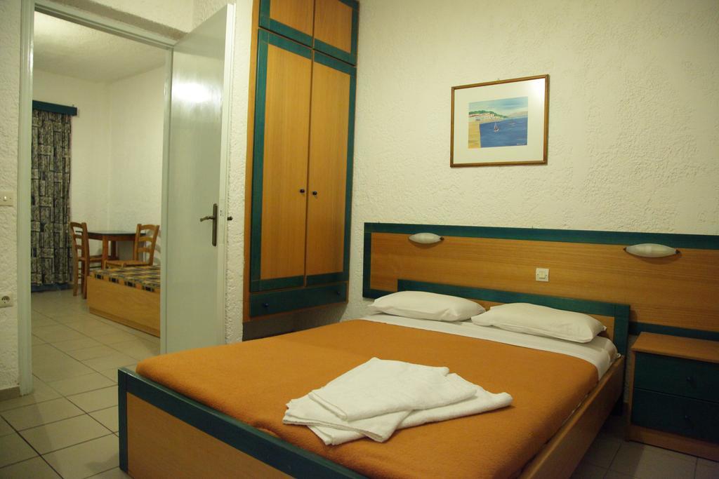 Mareva Hotel Apartments 헐소니소스 객실 사진